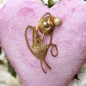 Vintage White Pearl Flower Brooch Gold Tone 2.25"x1.75" Tulip Pin Collectible VG